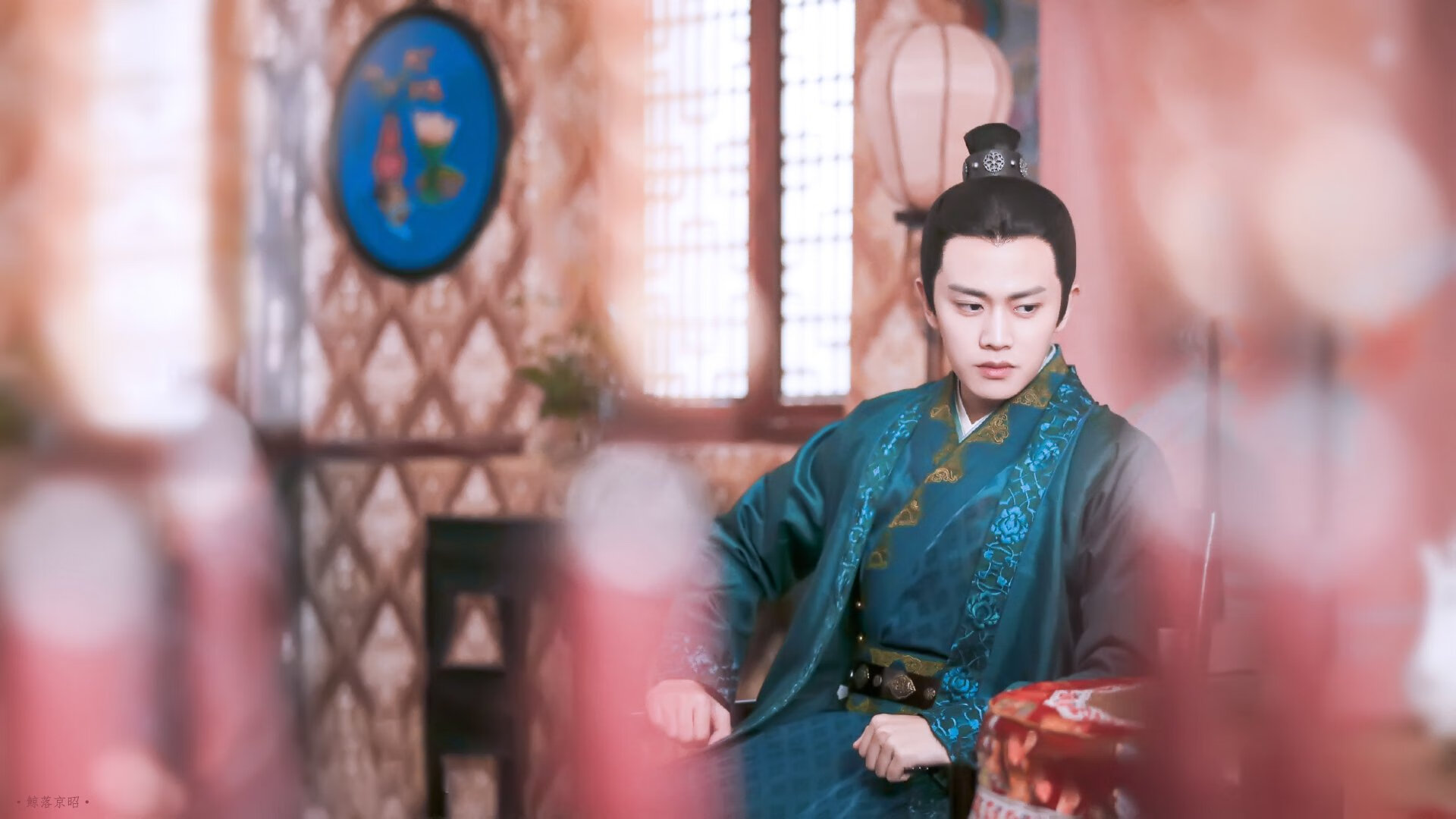 “青少年足球训练营开营，引领青少年足球新风潮”，青少年足球训练营文化节手抄报