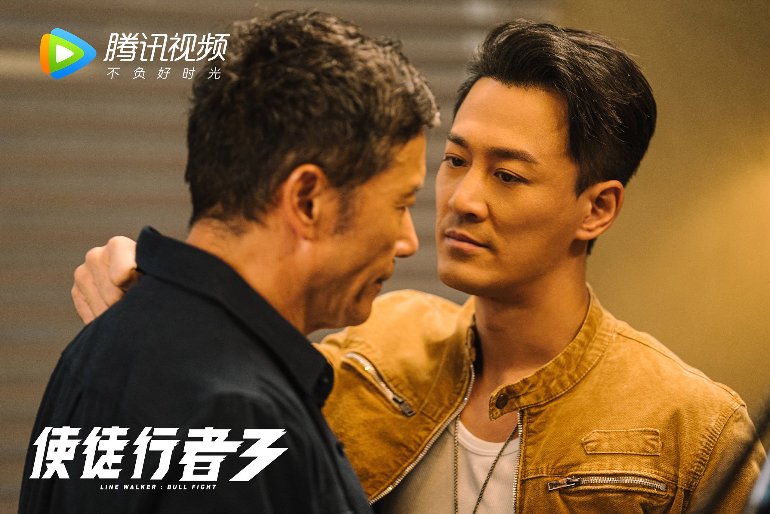 海滩排球明星挑战赛,海浪中的激情角逐,海滩打排球