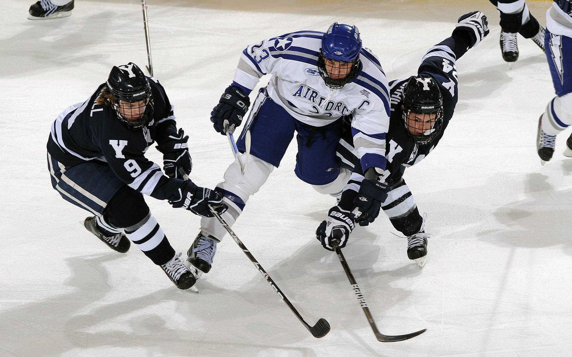 “赛场救援：危机中的英雄瞬间”，赛场急救